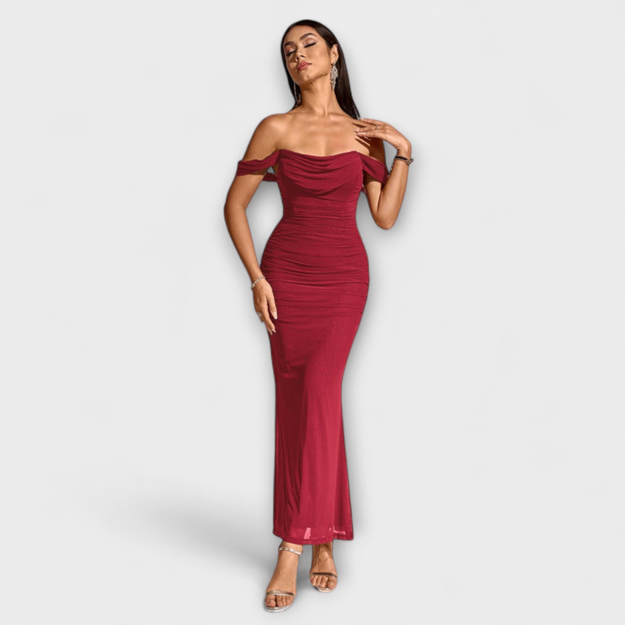 Ione - bodycon kleit väliste paeltega ja voldikutega