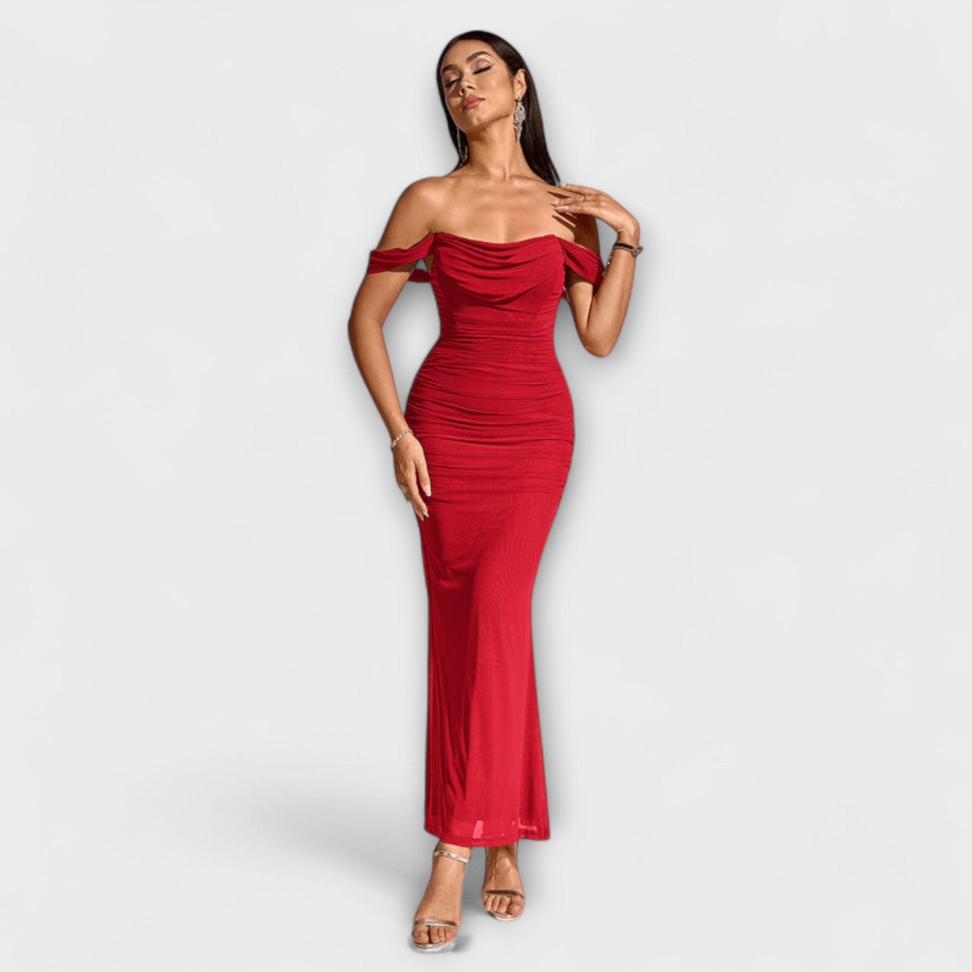 Ione - bodycon kleit väliste paeltega ja voldikutega