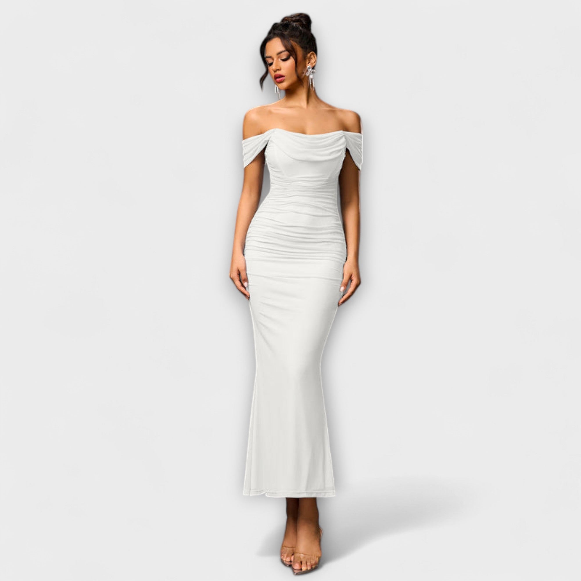 Ione - bodycon kleit väliste paeltega ja voldikutega