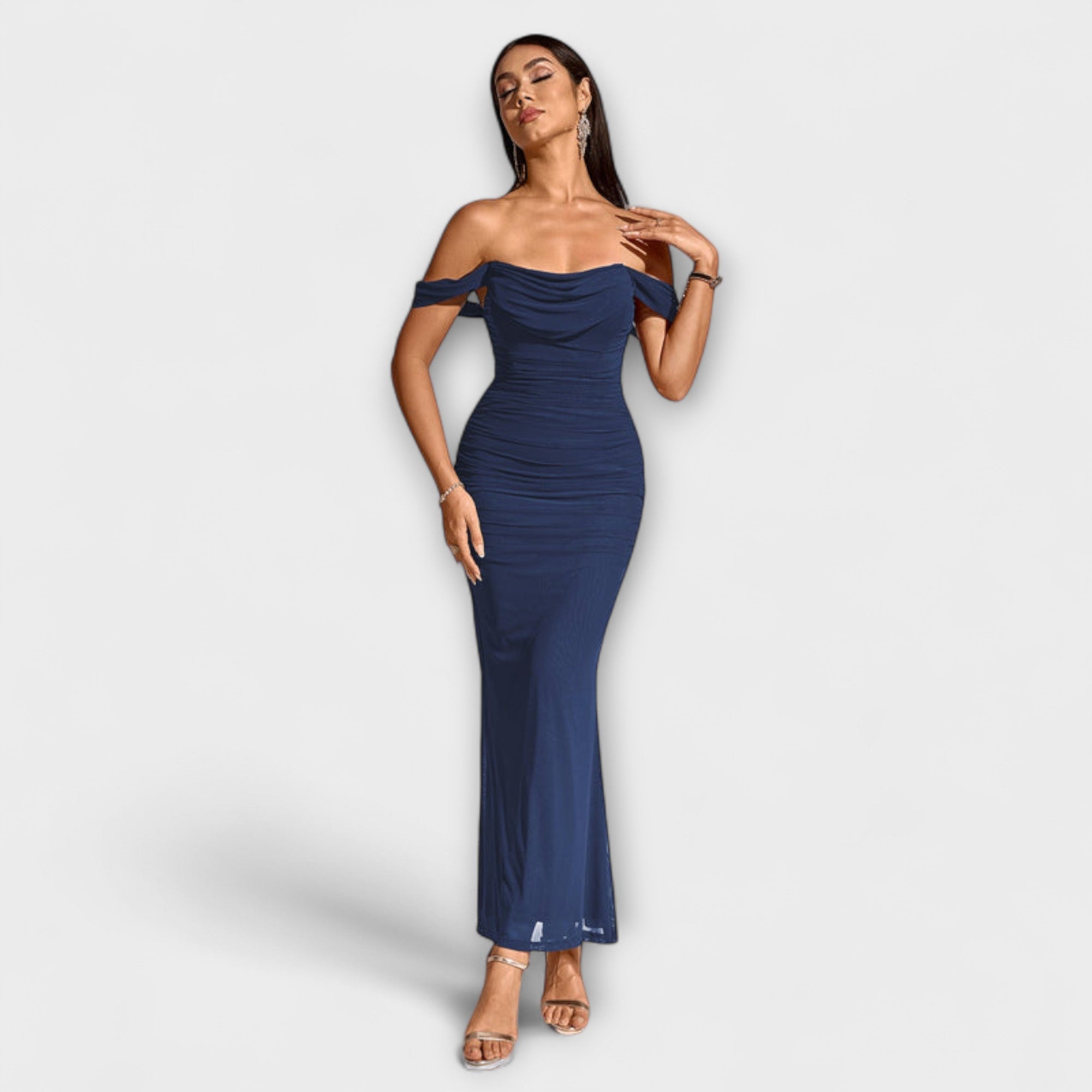 Ione - bodycon kleit väliste paeltega ja voldikutega