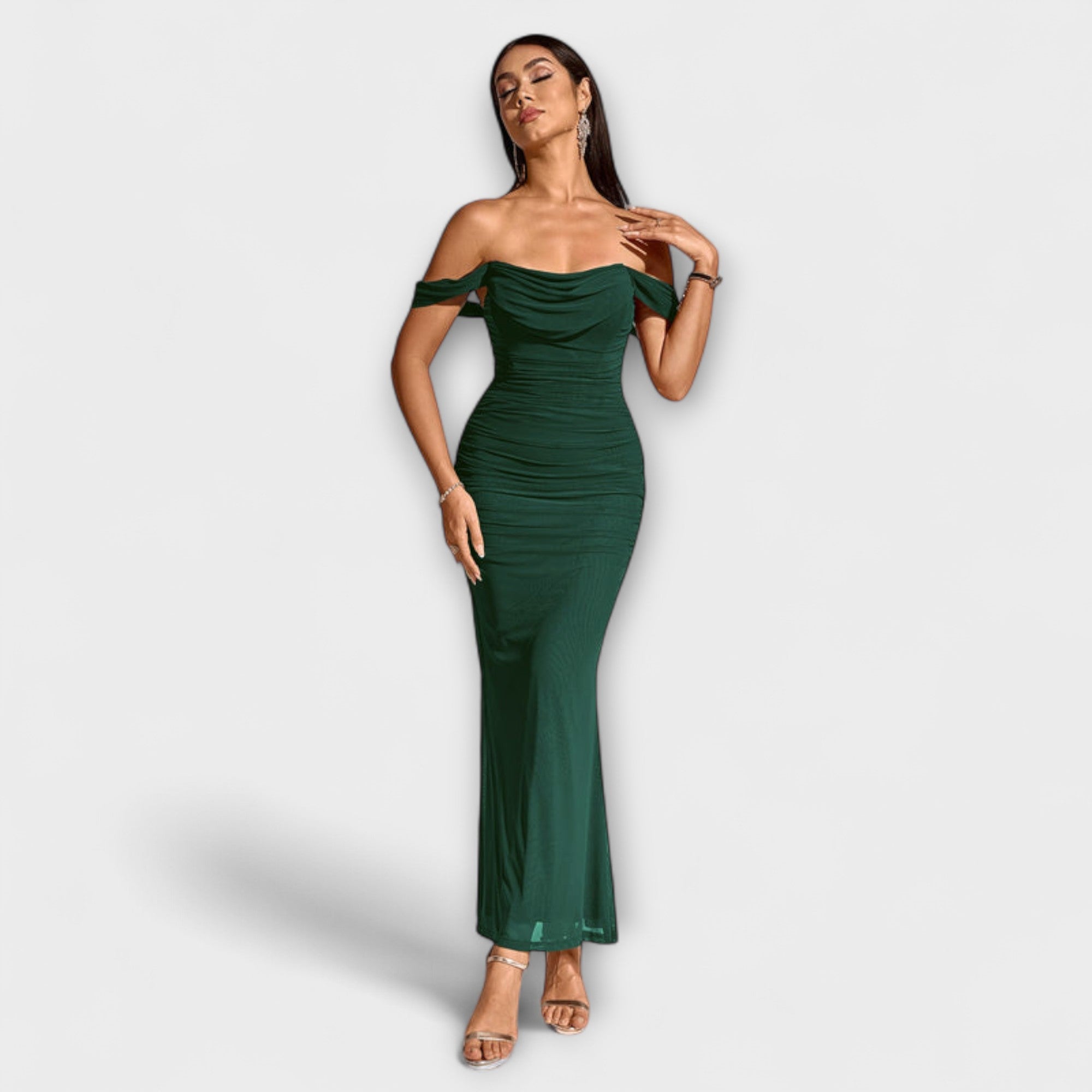 Ione - bodycon kleit väliste paeltega ja voldikutega