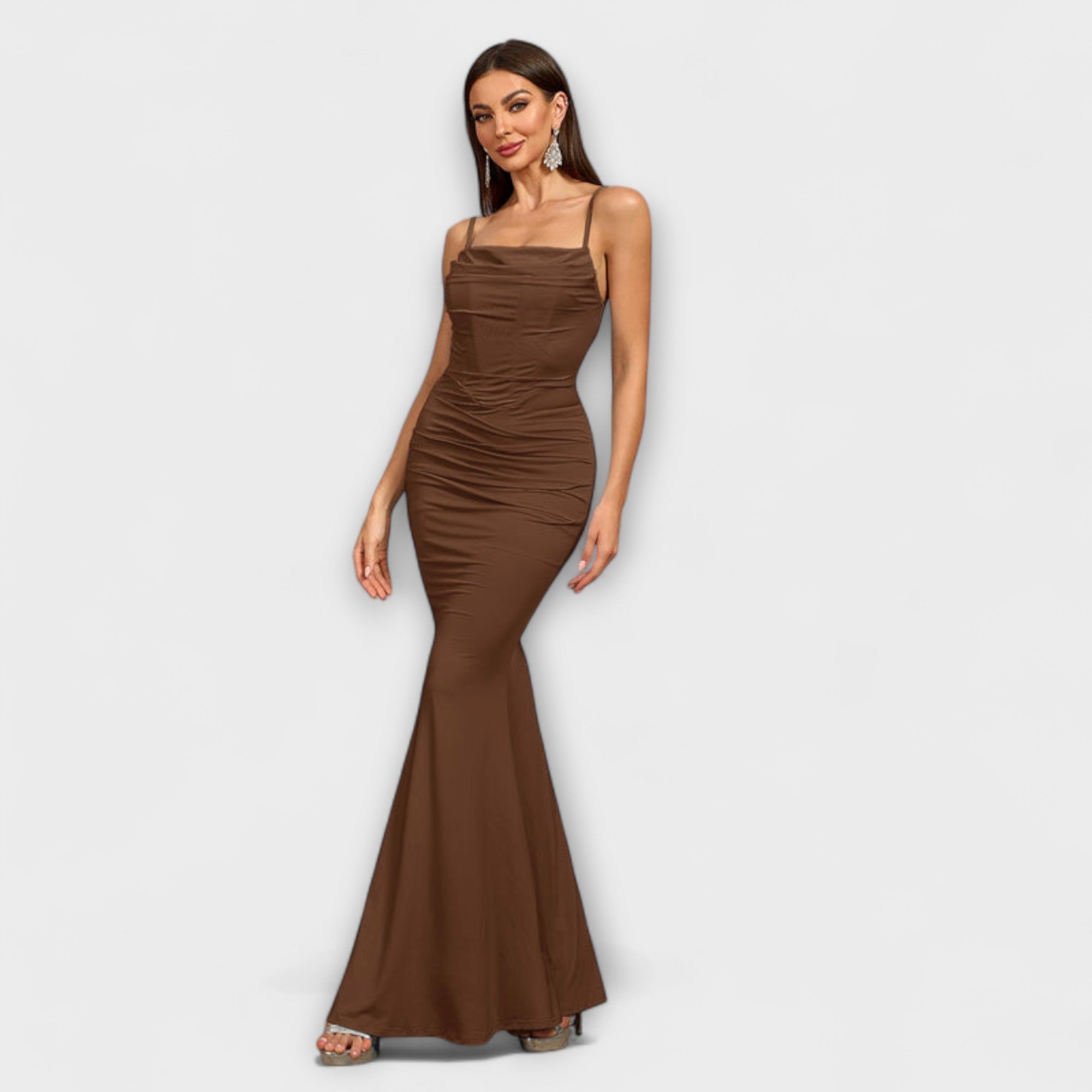 Callie - Elegantne kleit volangidega
